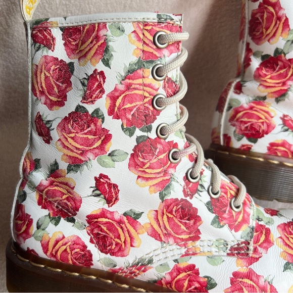 Rare Dr. Martens Rose Pattern Combat Boots White Red Floral Women’s 6 - Picture 5 of 16